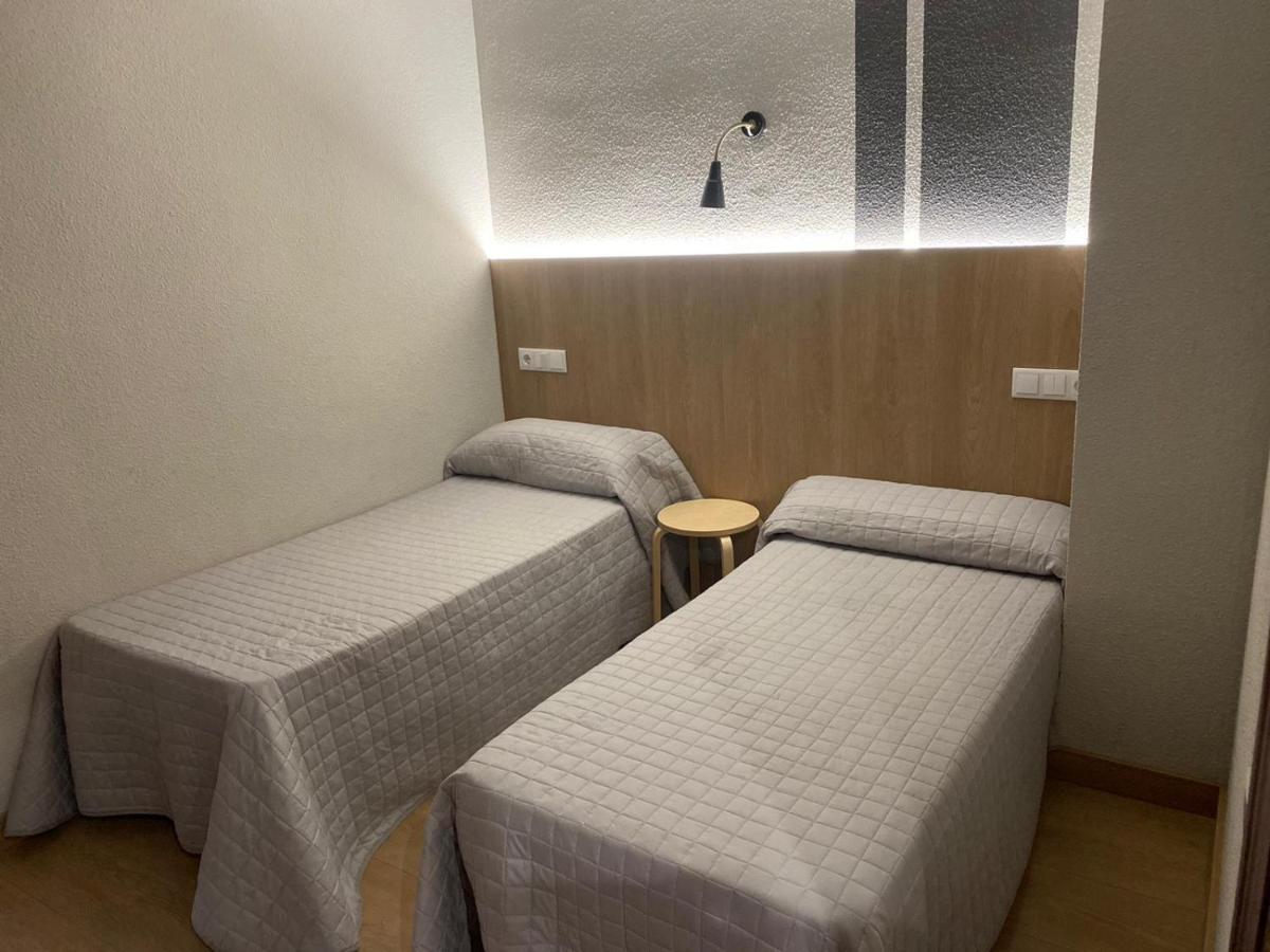 Hostal Uria Salamanca Bagian luar foto