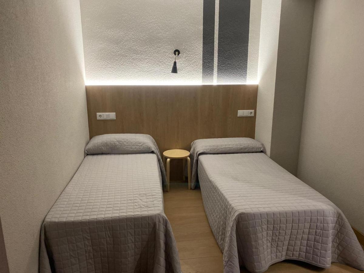 Hostal Uria Salamanca Bagian luar foto